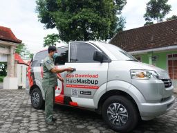 Utamakan Pelayanan Warga, Mas Dhito Bagikan Mobil Siaga untuk Desa