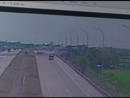 CCTV Ungkap Detik-detik Mobil Vanessa Angel Tabrak Pembatas Tol Jombang
