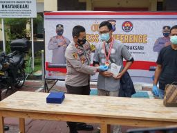 Driver Ojol yang Turut Gagalkan Penjambretan HP di Surabaya Diganjar Penghargaan