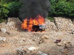 Pikap Bermuatan Solar Terbakar di Pacitan, Penumpang Panik Berlarian