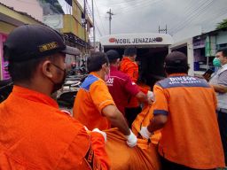 Pria ini Datang ke Pitrad Minta Dibaluri Minyak Kayu Putih, Innalillahi...