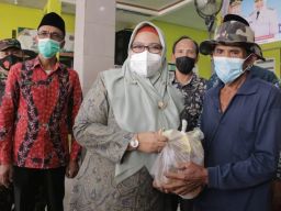 Pemkab Gresik Gencar Lakukan Operasi Pasar Minyak Goreng Murah