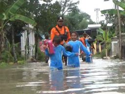 Sungai Ngotok Ring Kanal Jombang Meluap Genangi 3 Desa, Air Semakin Tinggi