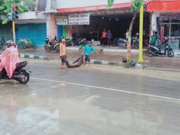 Banjir di Pamekasan Berangsur Surut, Warga Mulai Kembali ke Rumah