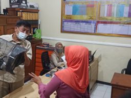 Polisi Dalami Penyebab Pujiati Dilempar Sangkar Burung, karena Cemburu?