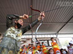 Foto: Keseruan Berkuda dan Memanah Gratis di Gresik