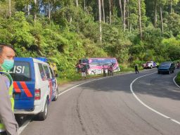 Bus Pariwisata asal Demak Tabrak Tebing di Magetan, Semua Penumpang Selamat