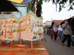 Tradisi Padusan di Gresik dan Damar Kurung Keluarga Masmundari yang Lestari