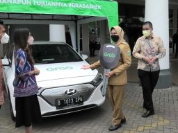 Jadi Tuan Rumah W20, Kota Batu Dapat Pinjaman Dua Mobil Listrik dari Grab