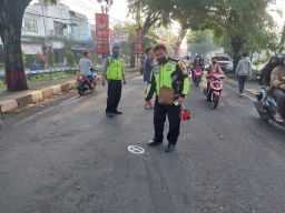 Sepeda Motor Oleng, Pemuda asal Gresik Tewas Tertabrak Truk di Sidoarjo