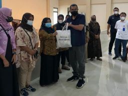 Barata Indonesia dan Garda Bernas Salurkan Ratusan Paket Sembako Baksos BUMN