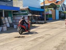 Banyak Jalan Rusak, Ketua DPRD Jombang Dorong Segera Ada Perbaikan