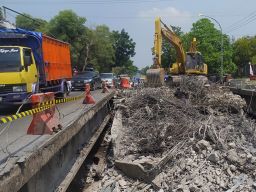 Jembatan di Lamongan Ambles, Akses Tetap Dibuka untuk Kendaraan Kecil