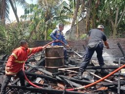 Rumah Warga Banyuwangi Ludes Terbakar, Api Diduga dari Tungku