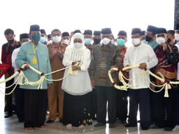 Khofifah Dampingi Jusuf Kalla Resmikan Masjid Al Fattah Tulungagung