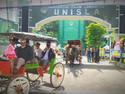 Raih Akreditasi Baik Sekali, Unisla Kirab Keliling Kota Lamongan