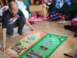 Berkah Jelang Ramadan, Bisnis Sajadah Karakter di Jombang Ramai Orderan