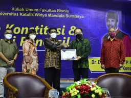 UKWMS Gelar Kuliah Umum Bertema Mahkamah Konstitusi dan Tafsir Ekonomi Pancasila