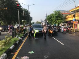 Perempuan Asal Bangkalan Tewas Tertabrak Saat Menyeberang Jalan