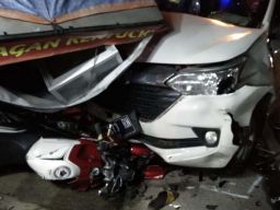 Mobil Hantam Motor di Kota Batu: Kendaraan Terseret 10 Meter, Korban Terpental