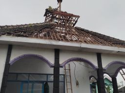 Foto: Kondisi Musala di Pasuruan Rusak Disambar Petir