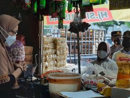 Wali Kota Mojokerto Sidak, Ning Ita Temukan Minyak Goreng Mahal