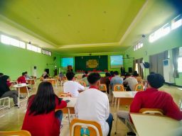 Nonton Bareng, Guru dan Teman Dukung Mario Aji Bertanding di Mandalika