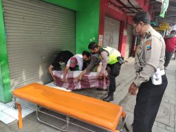Pria Tanpa Identitas Ditemukan Meninggal di Depan Ruko Nasi Pecel Sidoarjo