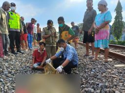 Pengendara Motor di Jombang Tewas Tersambar Kereta saat Berangkat Salat