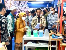 Stand Kota Pasuruan Dikunjungi Presiden Jokowi, Fatma Promosikan Produk UMKM