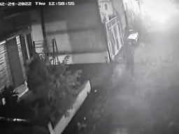 Mobil Innova Milik Warga Gresik Dibakar Pria Tak Dikenal, Aksinya Terekam CCTV