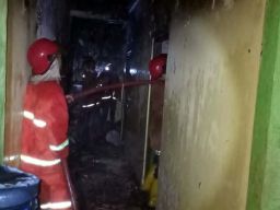 Gegara Lilin, Rumah di Waru Kulon Lamongan Hangus Terbakar