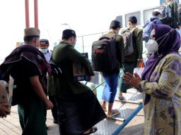 Mudik Ramadan, Santri asal Bawean Dapat Subsidi Tiket Kapal dari Pemkab Gresik