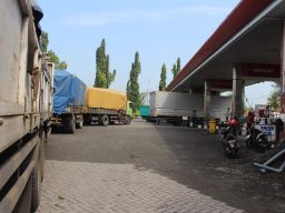 Solar di Jombang Langka, Sopir Truk Kebingungan