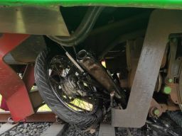 Perempuan Sidoarjo Tewas Tertabrak Kereta Api Jenggolo, Warga Geram