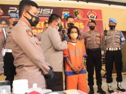 Pria Ini Diringkus Polisi Usai Edarkan Upal Rp300 Juta Melalui Facebook