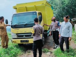 Truk Misterius Terparkir di Sawah Mojokerto, Nopolnya Palsu