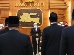 Lantik Komisaris dan Direksi, Khofifah Apresiasi Kinerja Bank Jatim
