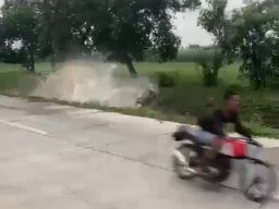 Senggolan, Joki Balap Liar di Mojokerto Terjungkal ke Sungai