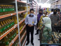 Sidak Makmin Jelang Lebaran, Bupati Pastikan Stok Bahan Pokok di Jombang Aman