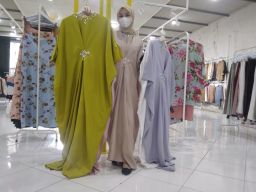 Tren Busana Muslim di Jombang, Kaftan Masih Jadi Bestseller