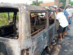 Mobil Pemudik dari Surabaya Terbakar di Sampang, 9 Orang Nyaris Terpanggang