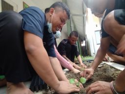 Komunitas Lamongan Teduh Berdayakan Difabel untuk Ciptakan Lingkungan Asri