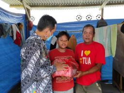 Viral Bocah Tinggal Sendiri di Gubug Terpal, Dinsos Kediri Beberkan Faktanya