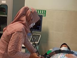 Hari Kartini, Tenaga Medis RSUD Ponorogo Kenakan Kebaya Layani Pasien