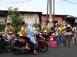 Launching Jersey, Eragon FC Gresik dan Gendoel Lamongan Bagi-Bagi Takjil