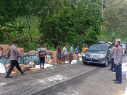 Kronologi Truk Sembako Terguling di Ponorogo, Mundur Tanpa Kendali 200 Meter