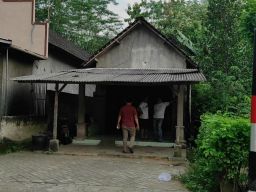 Dikira Panti Pijat, Warga Kaget Ada Ribuan Liter Miras dalam Rumah di Kediri