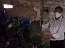 Gerebek Rumah Kontrakan di Kabupaten Kediri, Polisi Amankan 7.000 Liter Miras