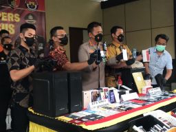Polresta Sidoarjo Bongkar Perdagangan Ilegal, Ratusan HP Rekondisi Disita
